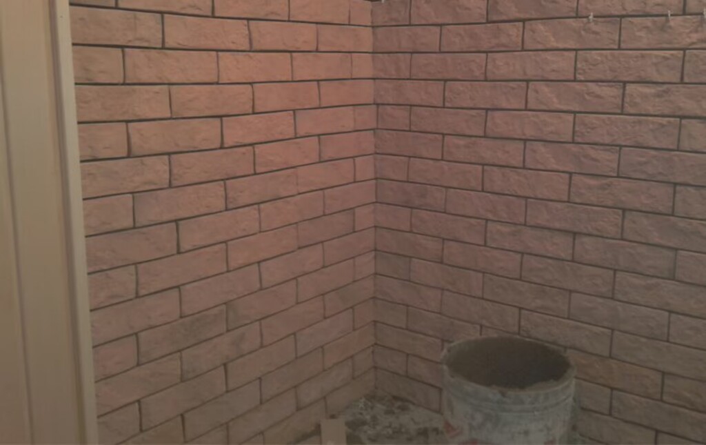 Облицовка клинкерным кирпичом, изоляция пола — фото 1